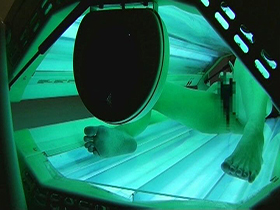 日焼けサロン！店長による盗撮映像流出4時間76人　サンプル画像02